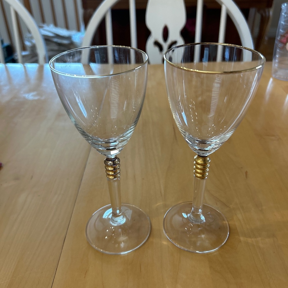 Clear BLOWN GLASS 8oz WINE GLASSES w/ Gold Rim & Banded 1" Ring Stem two (2)